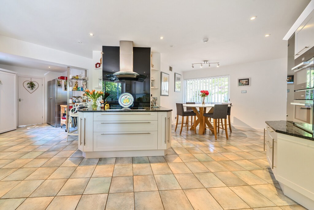 Lakeside Drive, Stoke Poges, Buckinghamshire, SL2, photo 7