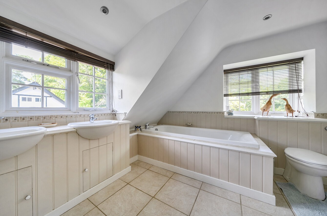 New Lane, Sutton Green, Guildford, GU4, photo 16