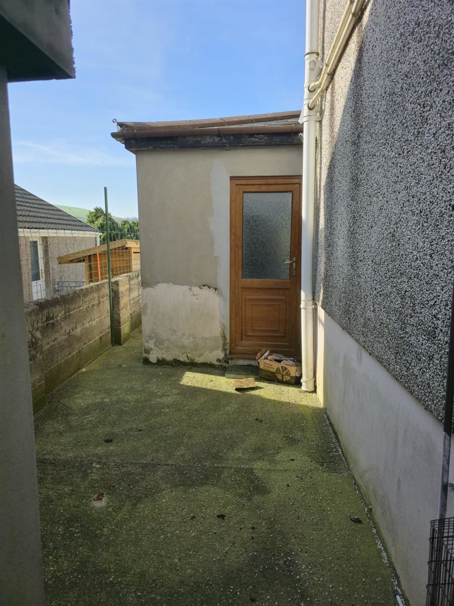 Bridgend Road, Maesteg, photo 22