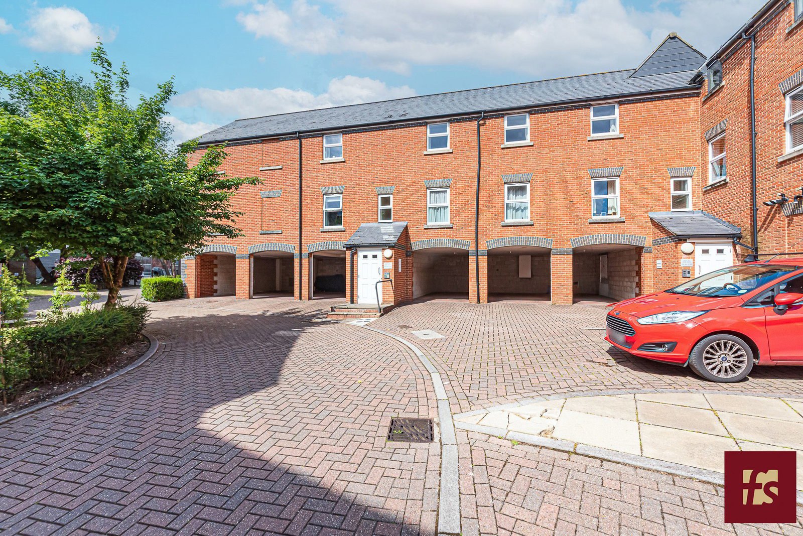 Heath Hill Road South, Crowthorne, Berkshire RG45 7BH