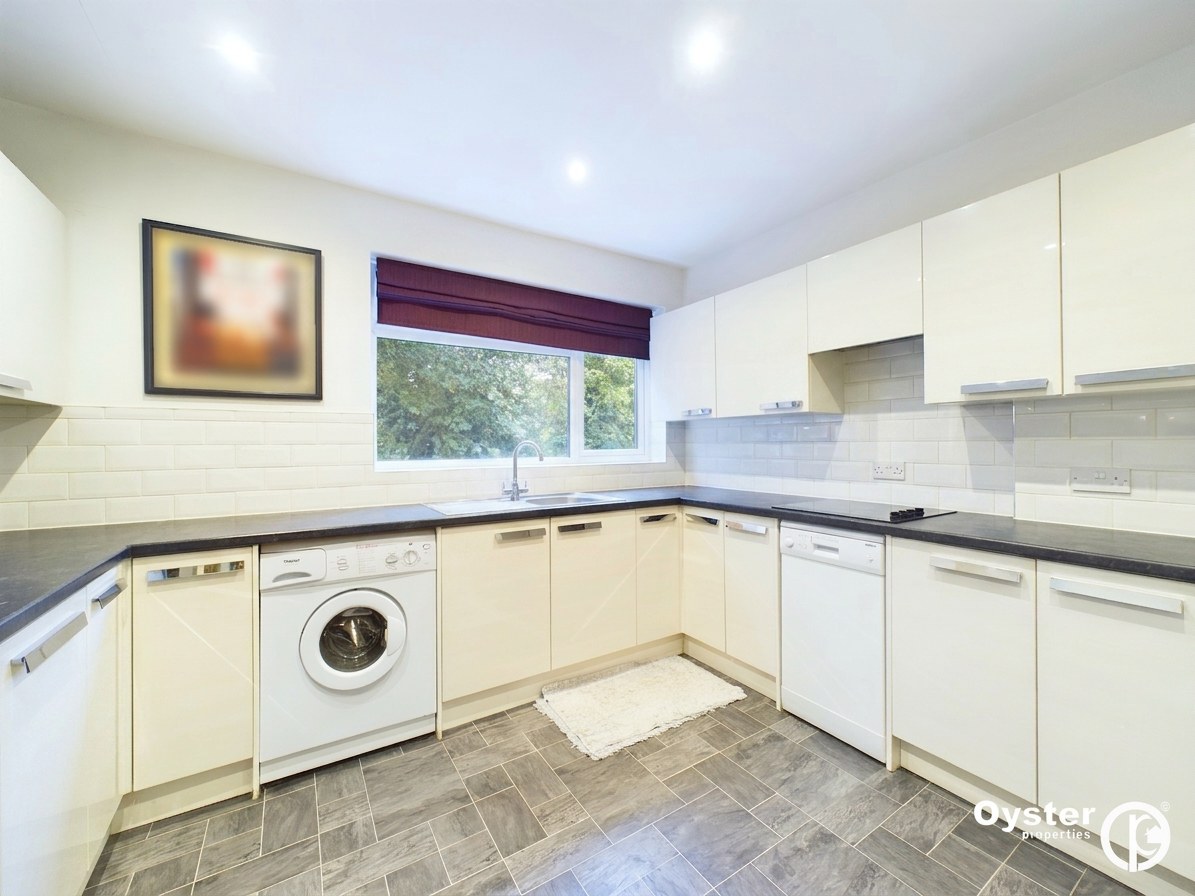 St. Cuthberts Gardens, Pinner, HA5, photo 3