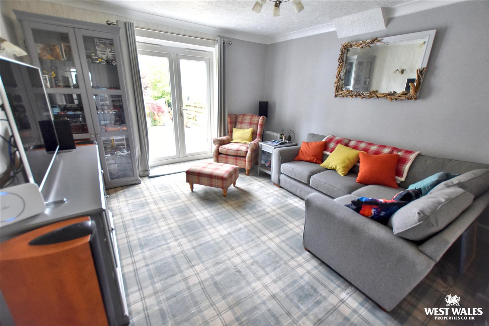 Woodfield Grove, Cosheston, Pembroke Dock, photo 2