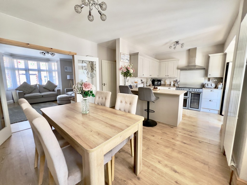 Doniford Road, Watchet - Beautifully presented family home - No Onward Chain, photo 4