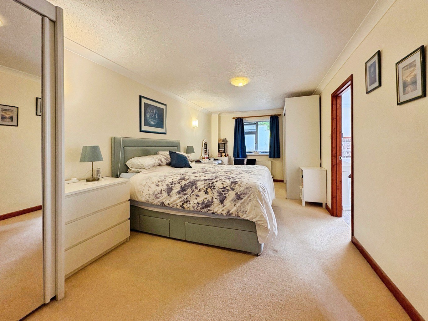 Godolphin Cross, Spacious family home within a generous plot, photo 5