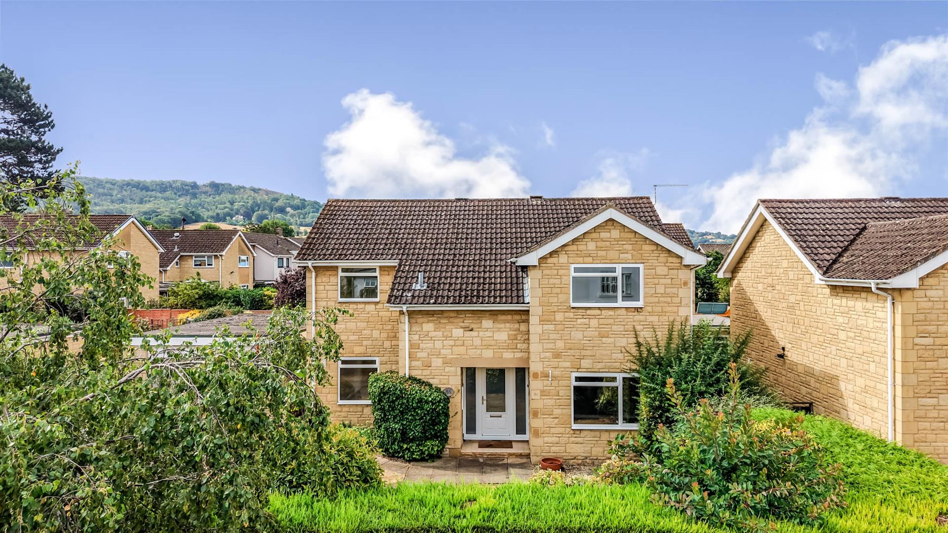 A 4 Bedroom House - Detached in Leckhampton