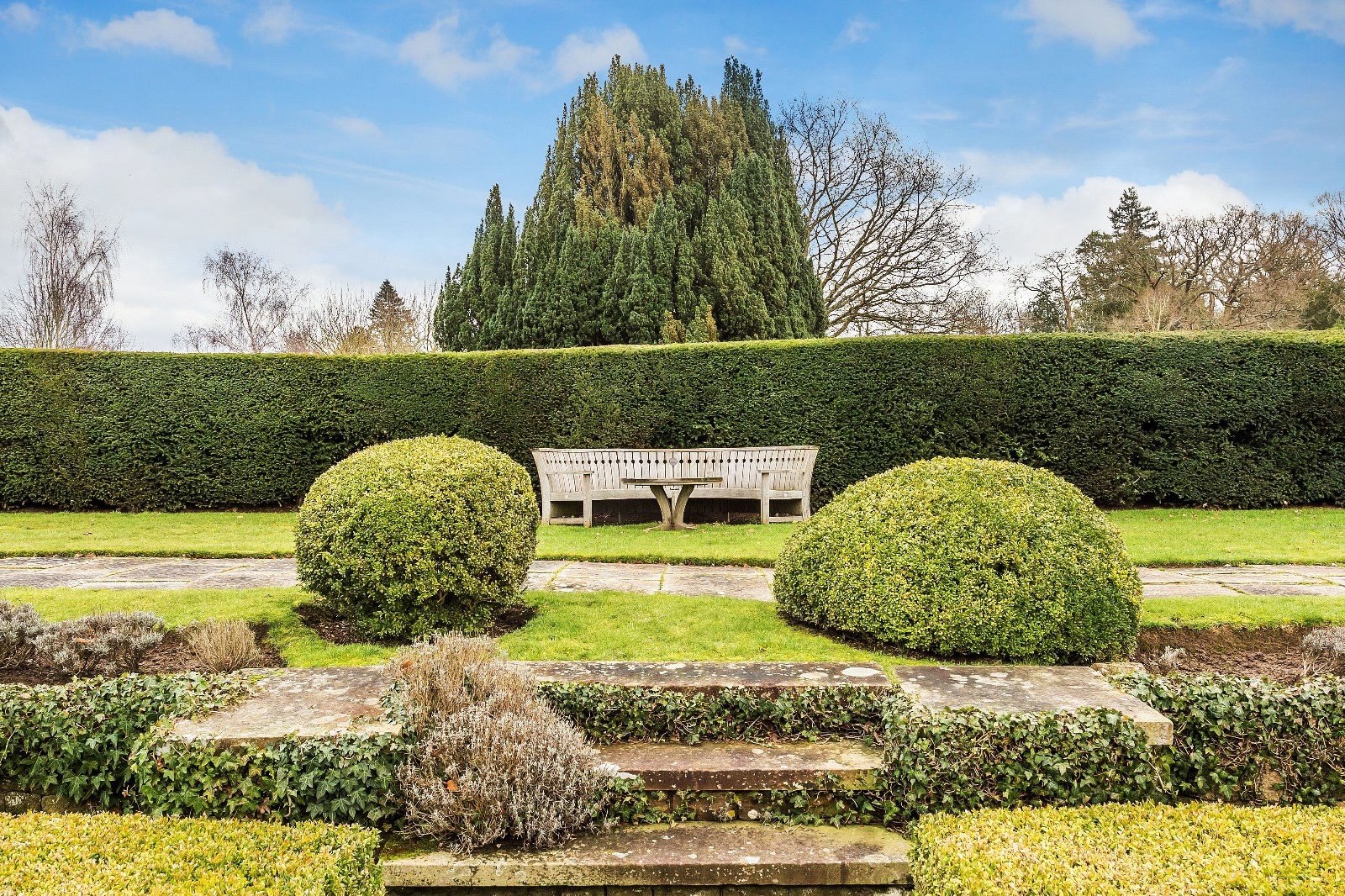 Hatchford Manor, Ockham Lane, Cobham, KT11, photo 31