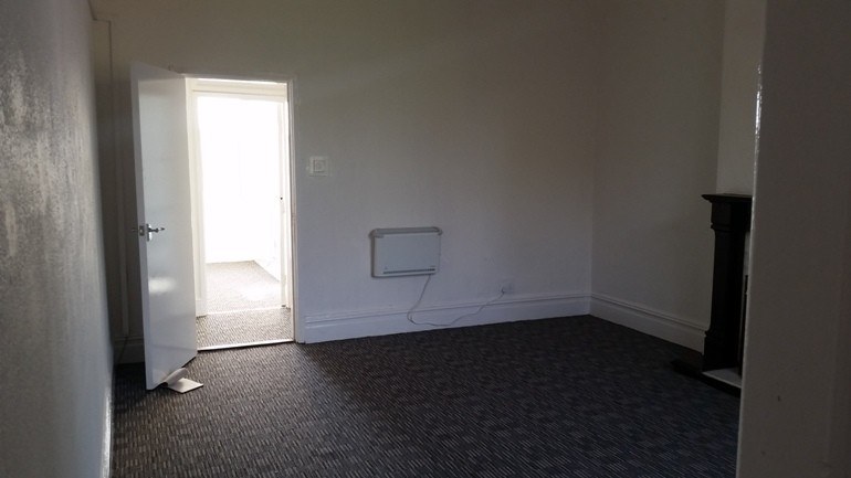 flat to rent Beeches Road