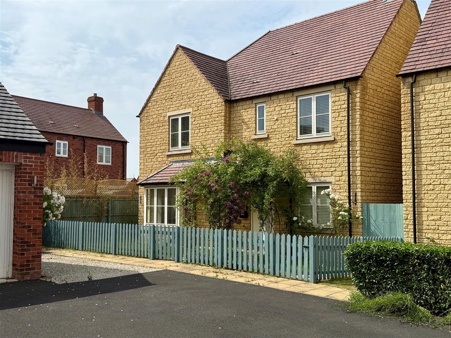 Ridge Close