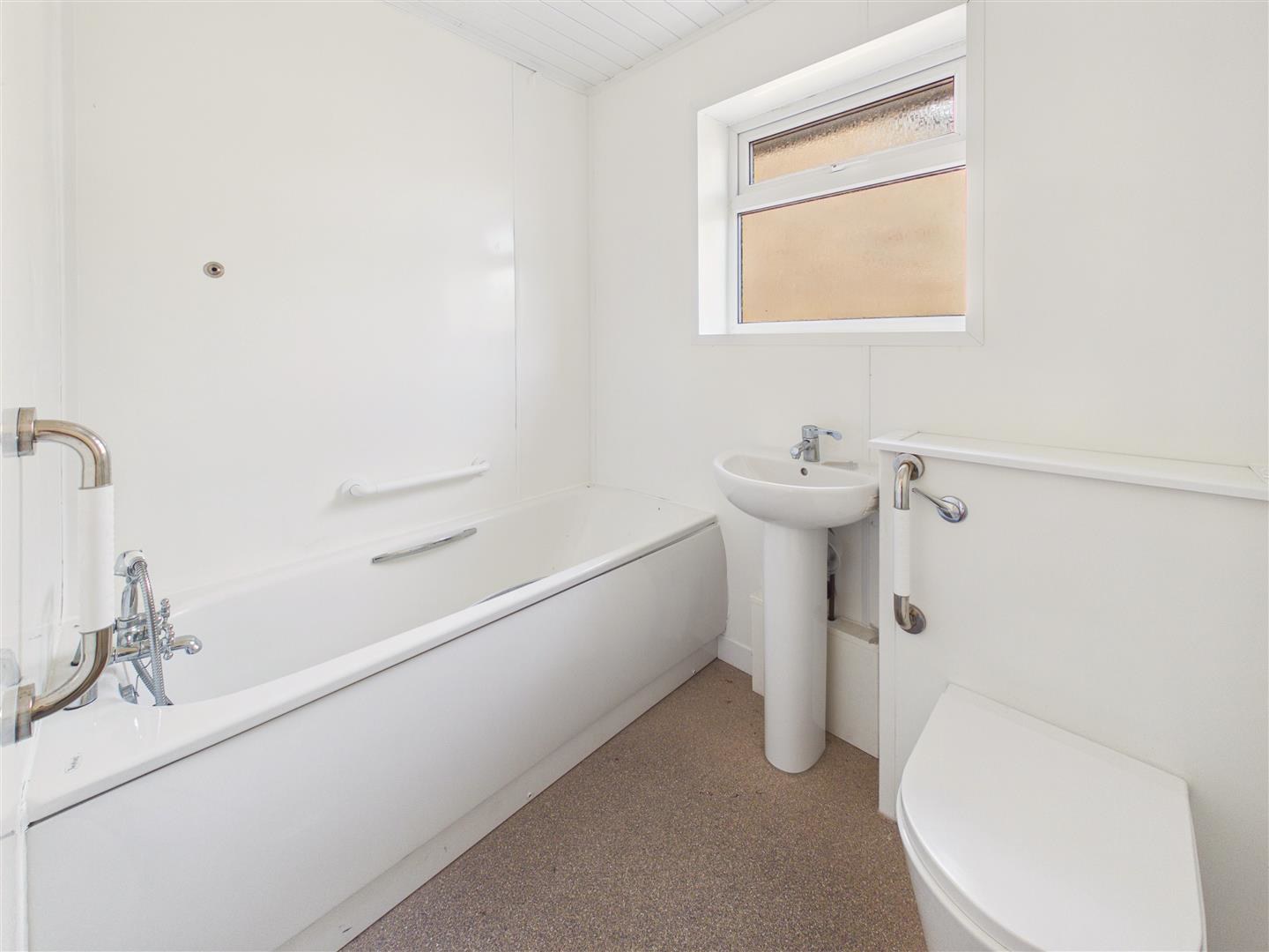 Glenfield Drive, Kirk Ella, Hull, photo 11