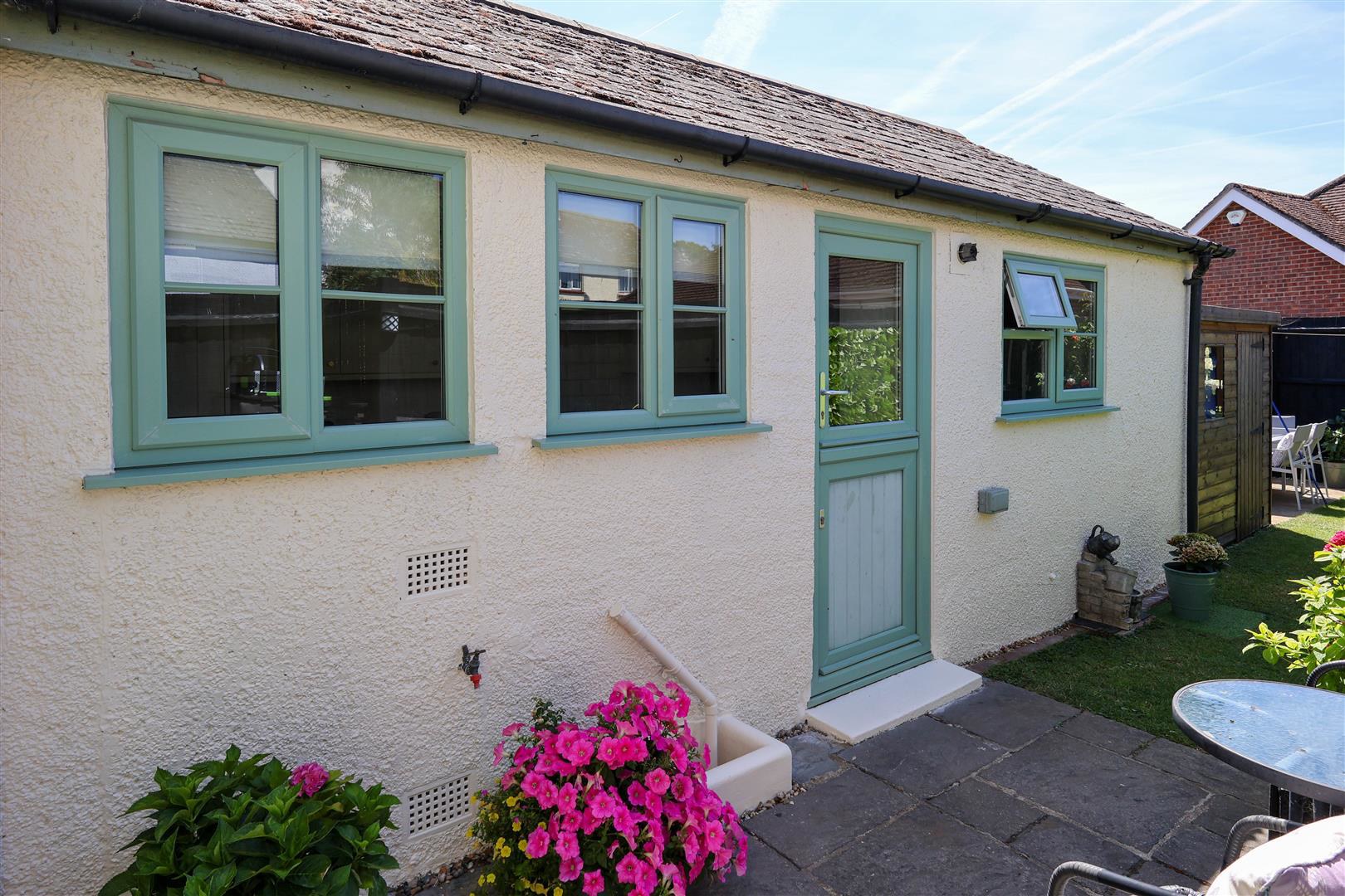 St. Johns Road, Stansted, photo 15