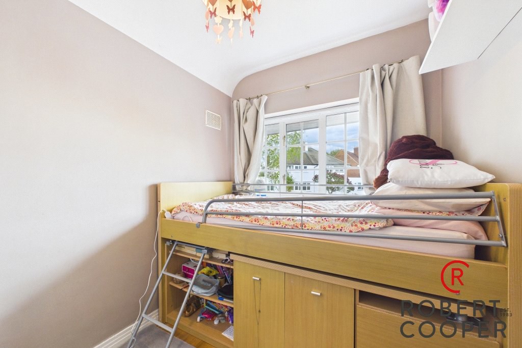 Pine Gardens, Eastcote, Middlesex, HA4, photo 11