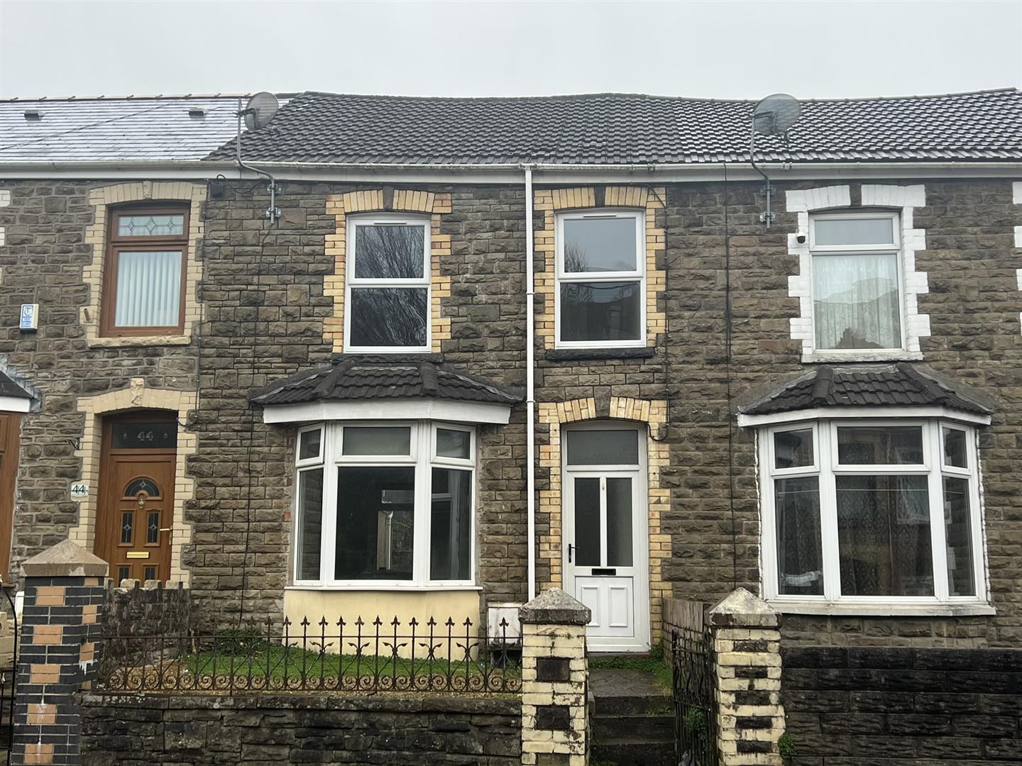 House - Terraced For Rent Hermon Road
