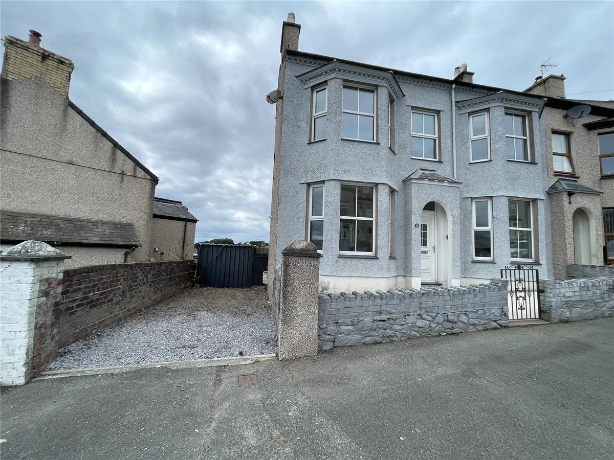 end of terrace house Segontium Road South