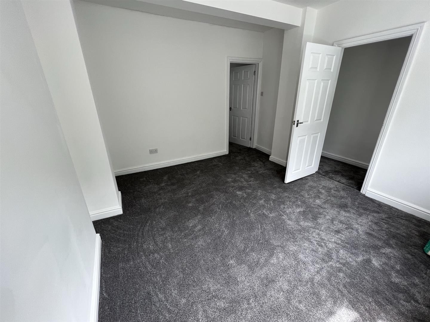 House - Terraced For Rent Ty'r Felin Street