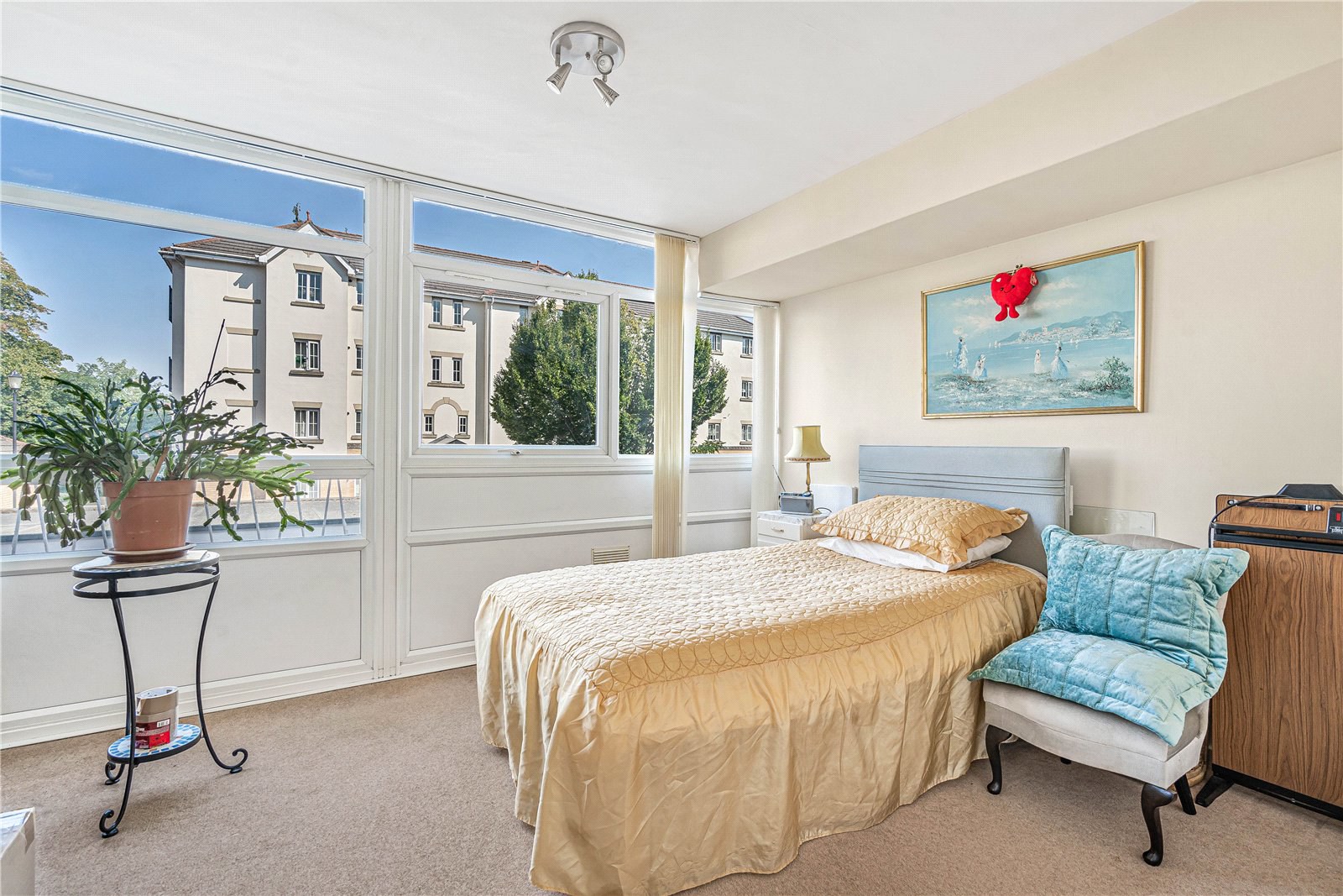 Hill View Court, Woking, Surrey, GU22, photo 6