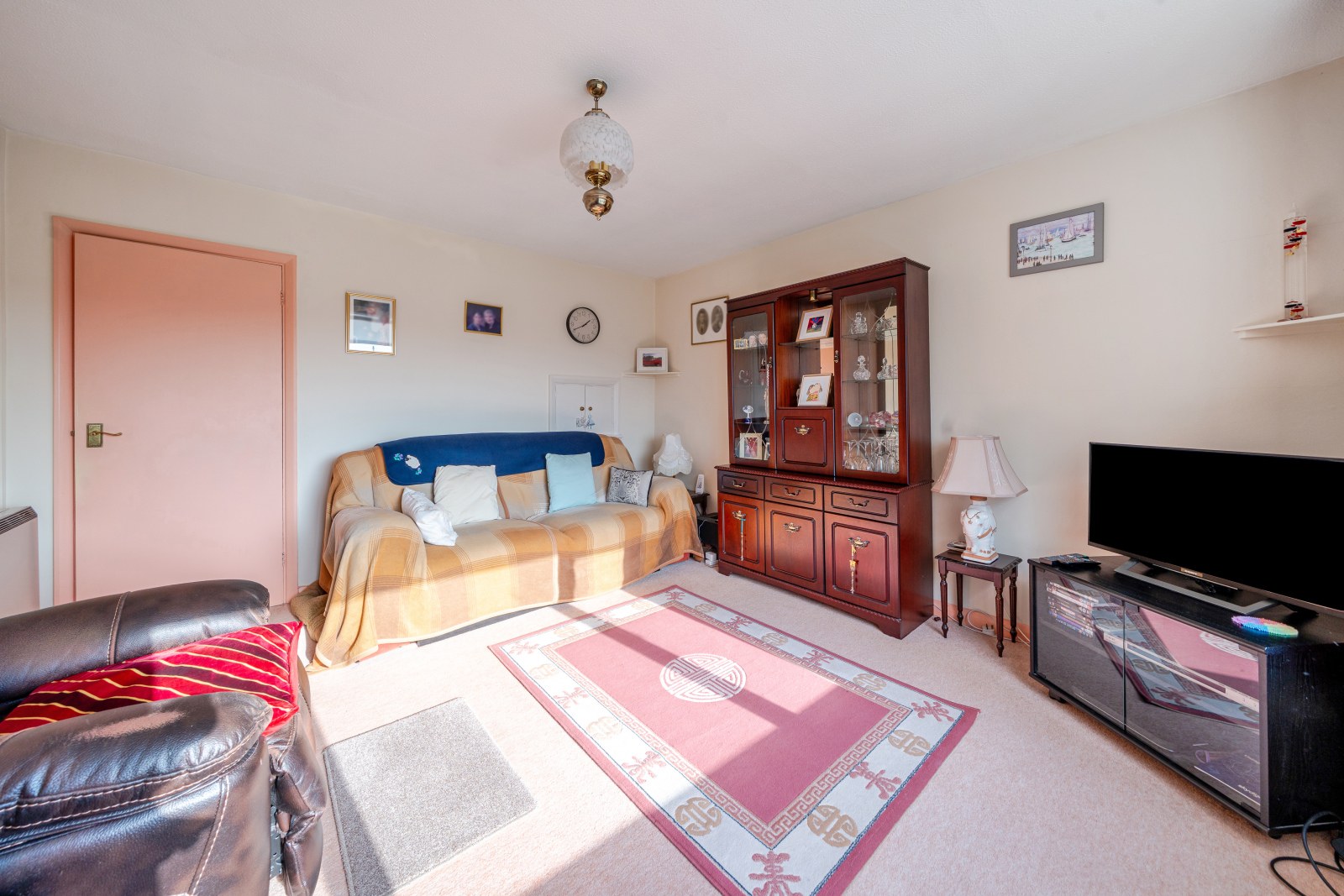 Bronsdon Way, Denham, Buckinghamshire, UB9, photo 2