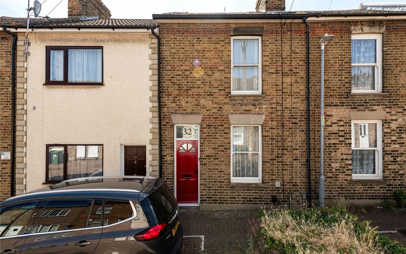 terraced house to rent in Frederick Street