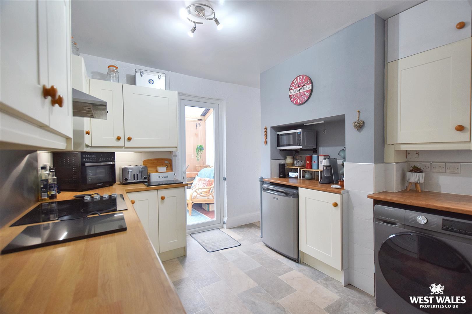 Carmarthen Road, Newcastle Emlyn, photo 9