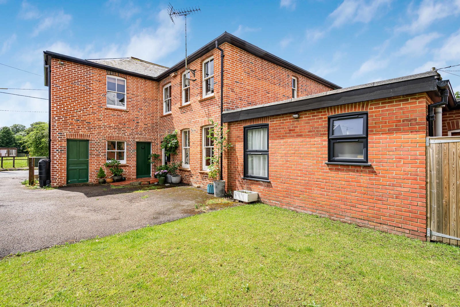 Upper Farringdon Road, Lower Farringdon, Alton, Hampshire, GU34, photo 3