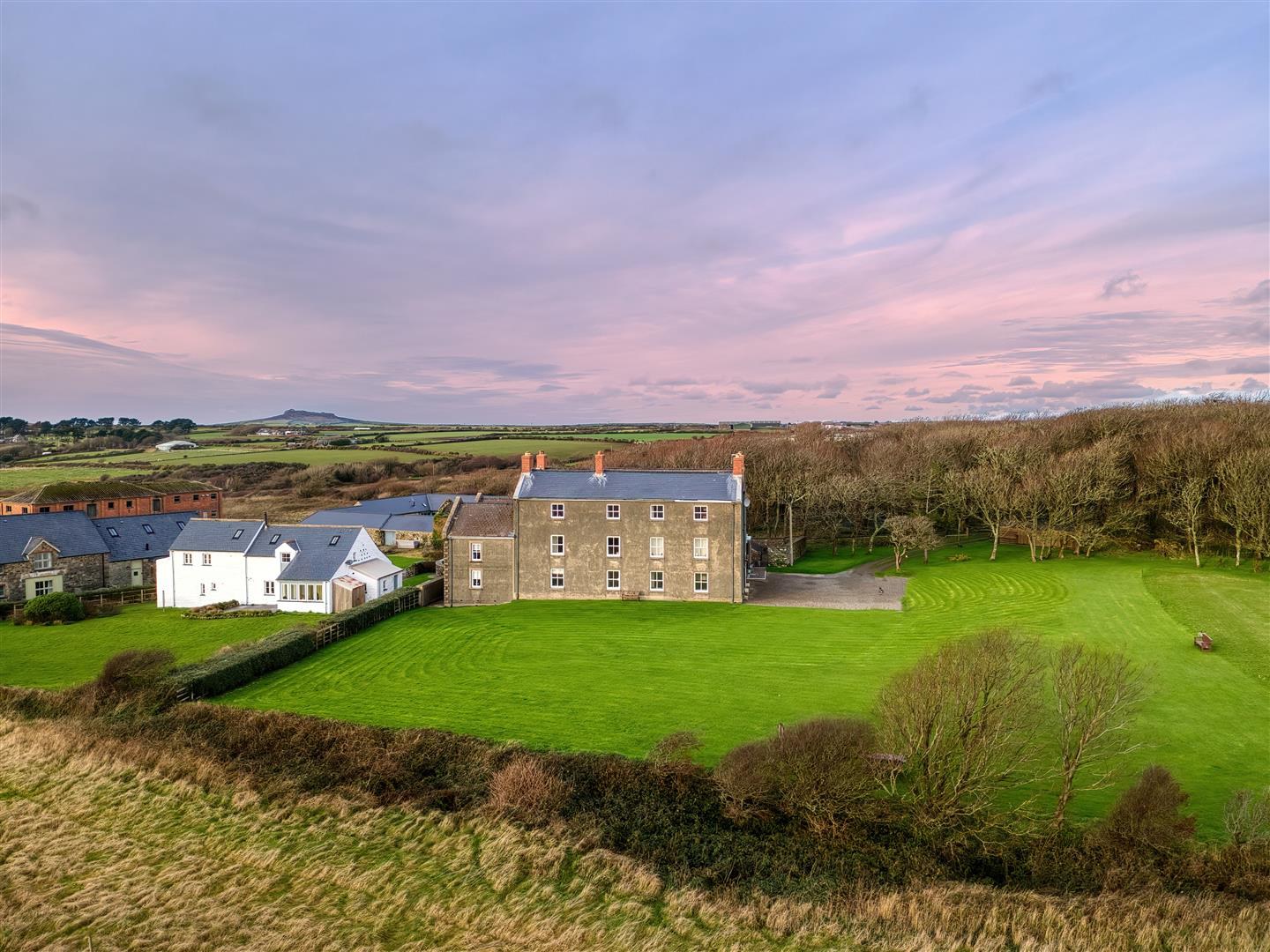 Flat 1 Llanunwas, Solva, Haverfordwest, photo 4