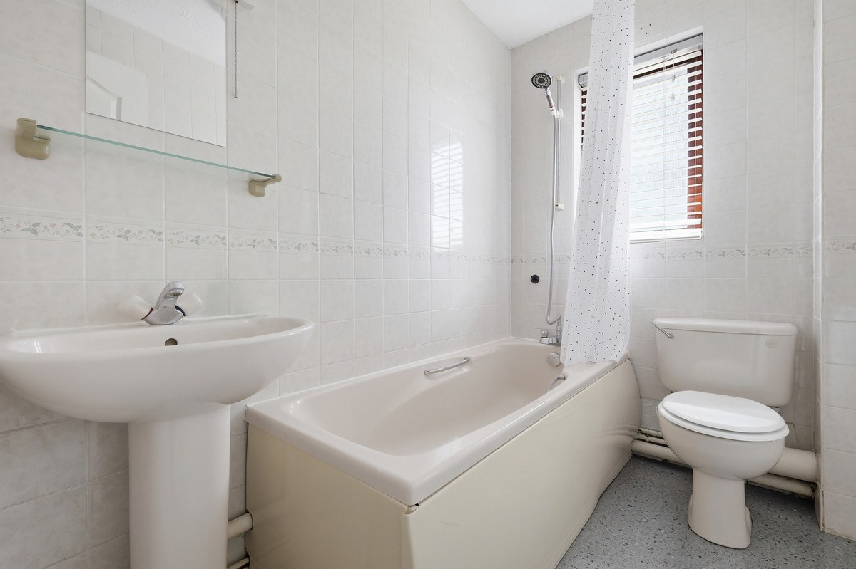 Sunbury Court, Southend-on-sea, SS3 8, photo 11