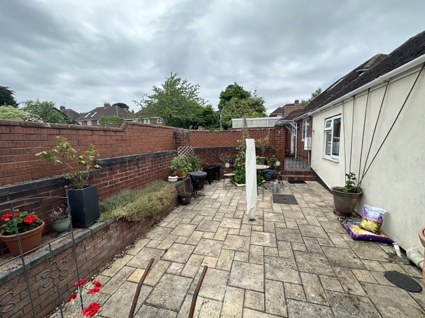 Egham Avenue