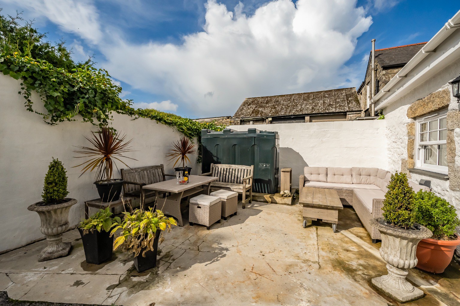 Praze, Three Storey Grade 2 Listed Cottage, photo 24