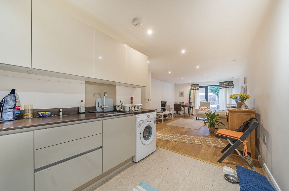High Street, New Malden, KT3 4