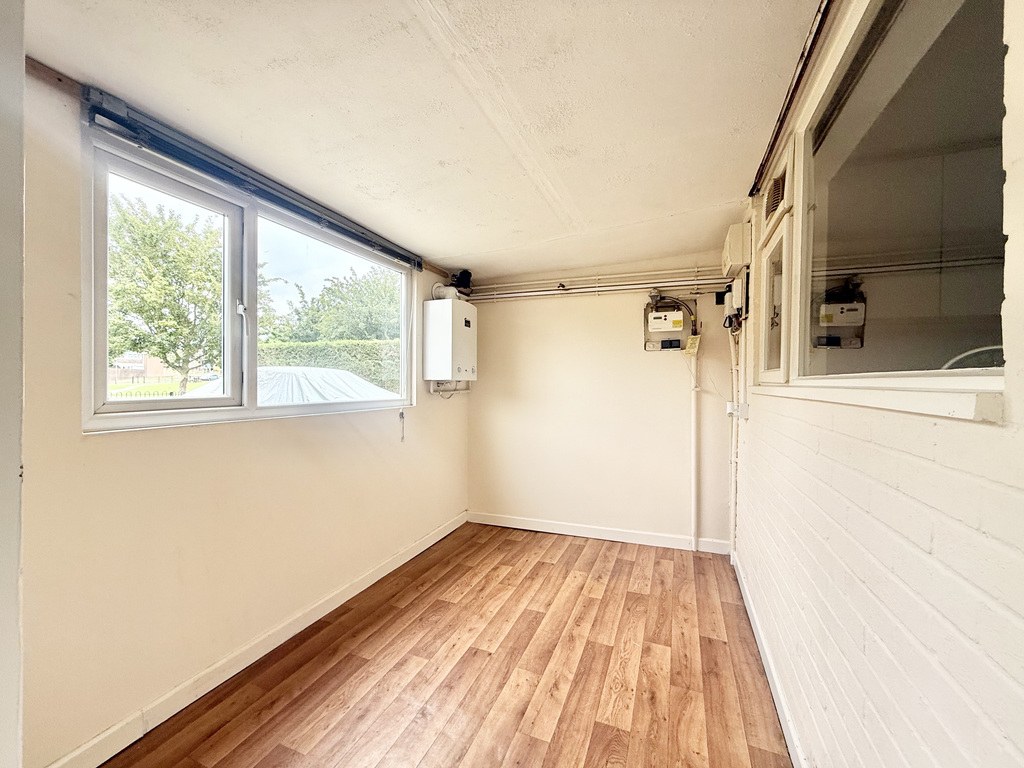Balmoral Road, Yeovil, Somerset - No Chain, photo 5