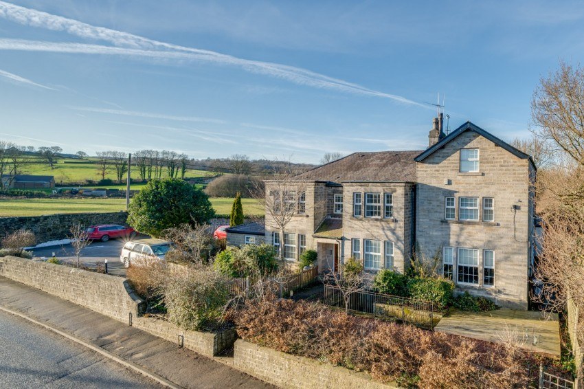 2 bed flat for sale in Dacre Banks, Harrogate