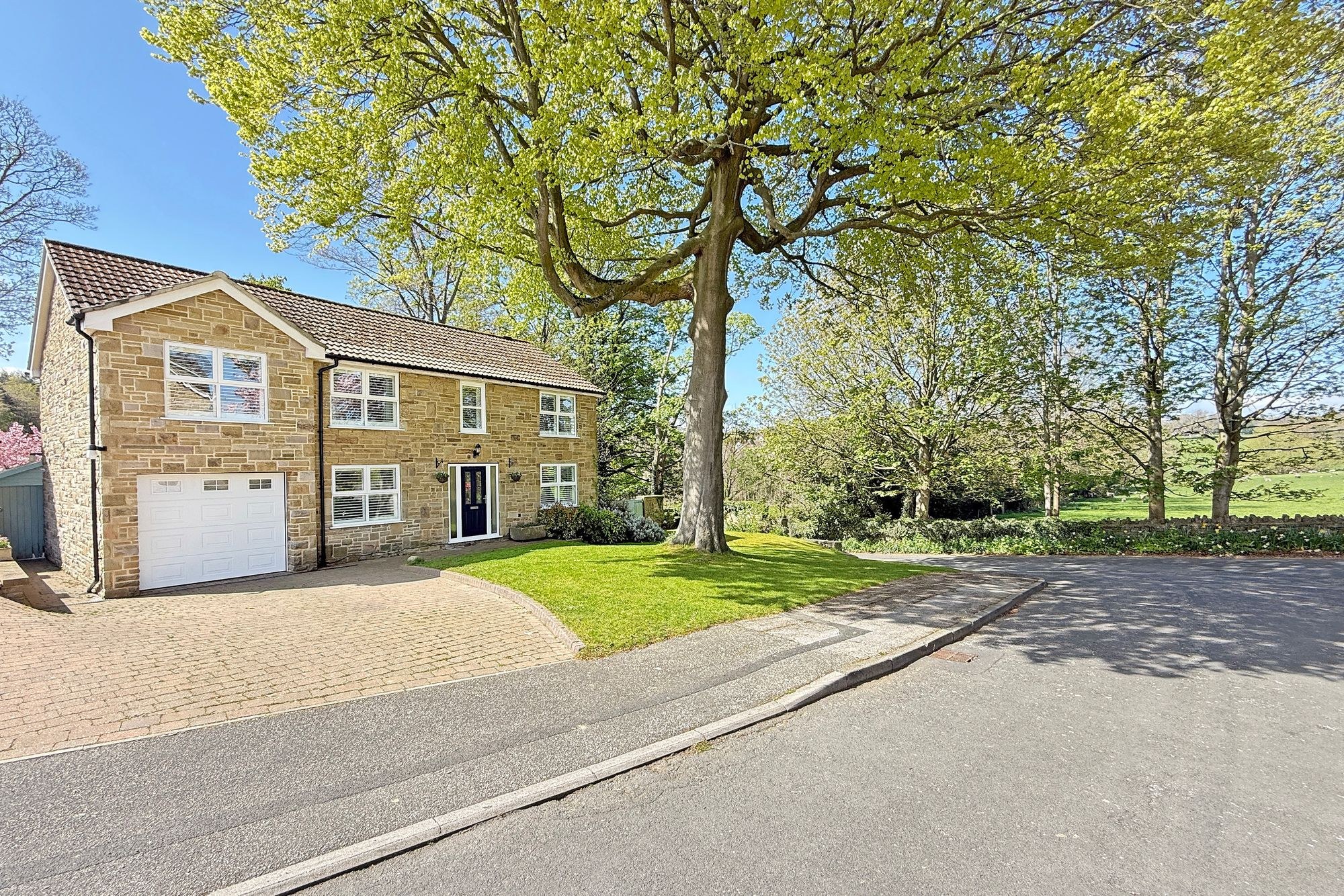 5 bed home for sale in Rosedale Close, Pannal
