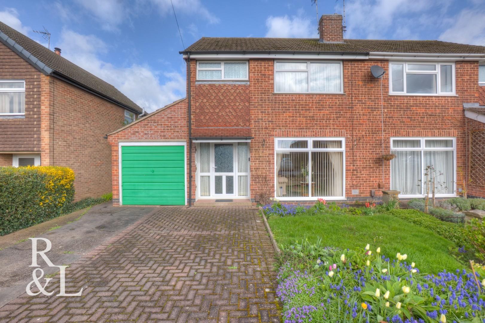 Sold Subject to Contract Willowbrook Close