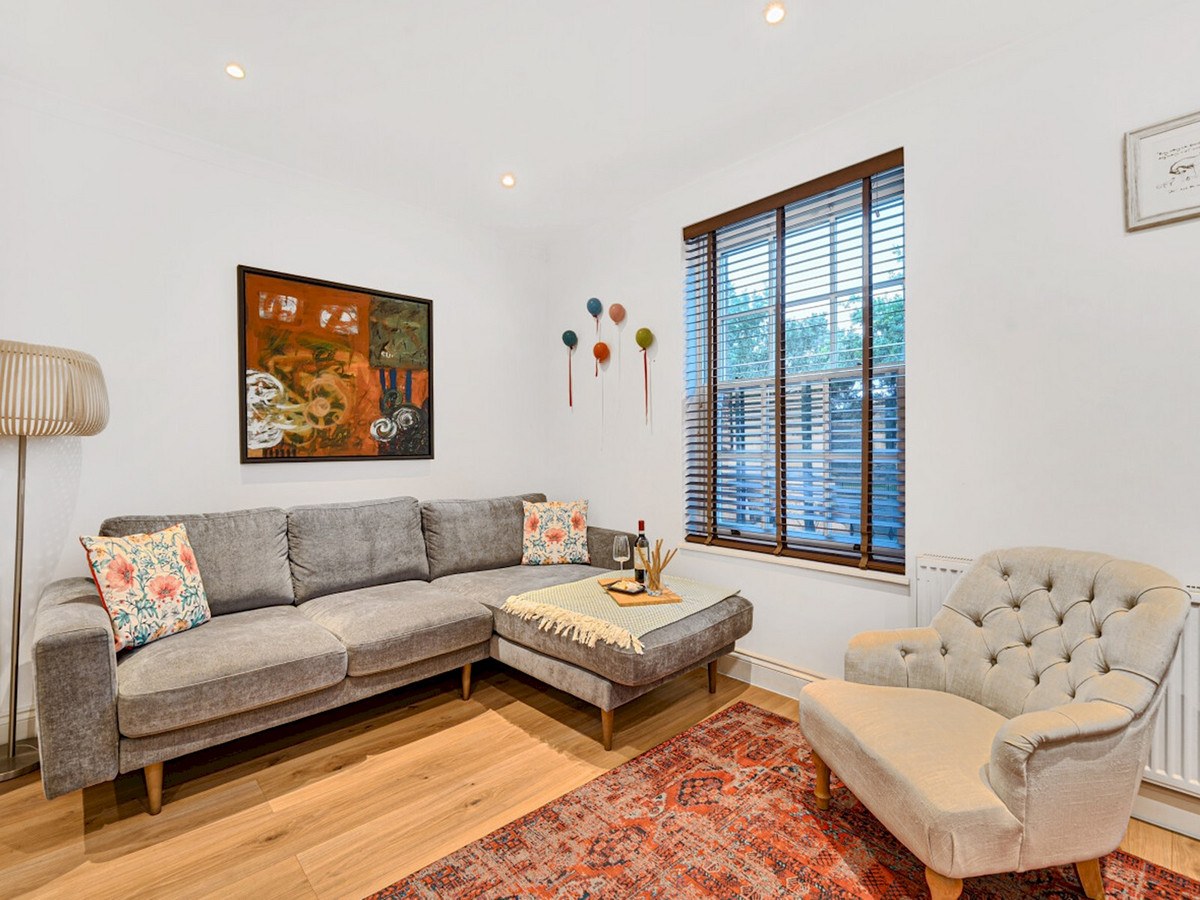 Courtview House, East Molesey, KT8, photo 2