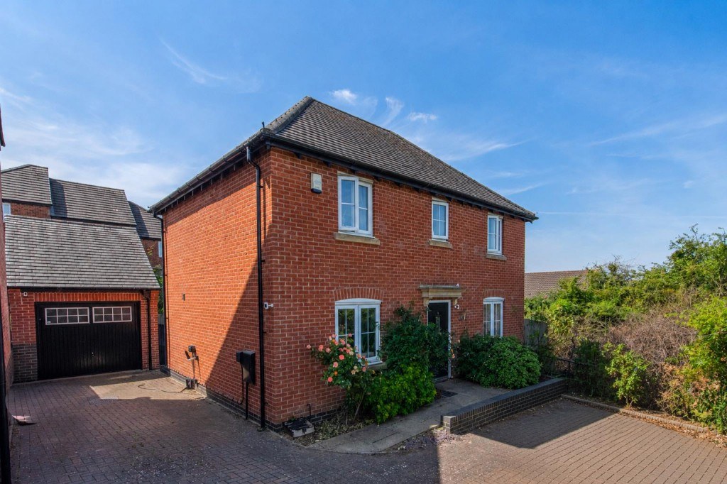 4 bed House - Detached For Sale David Hobbs Rise