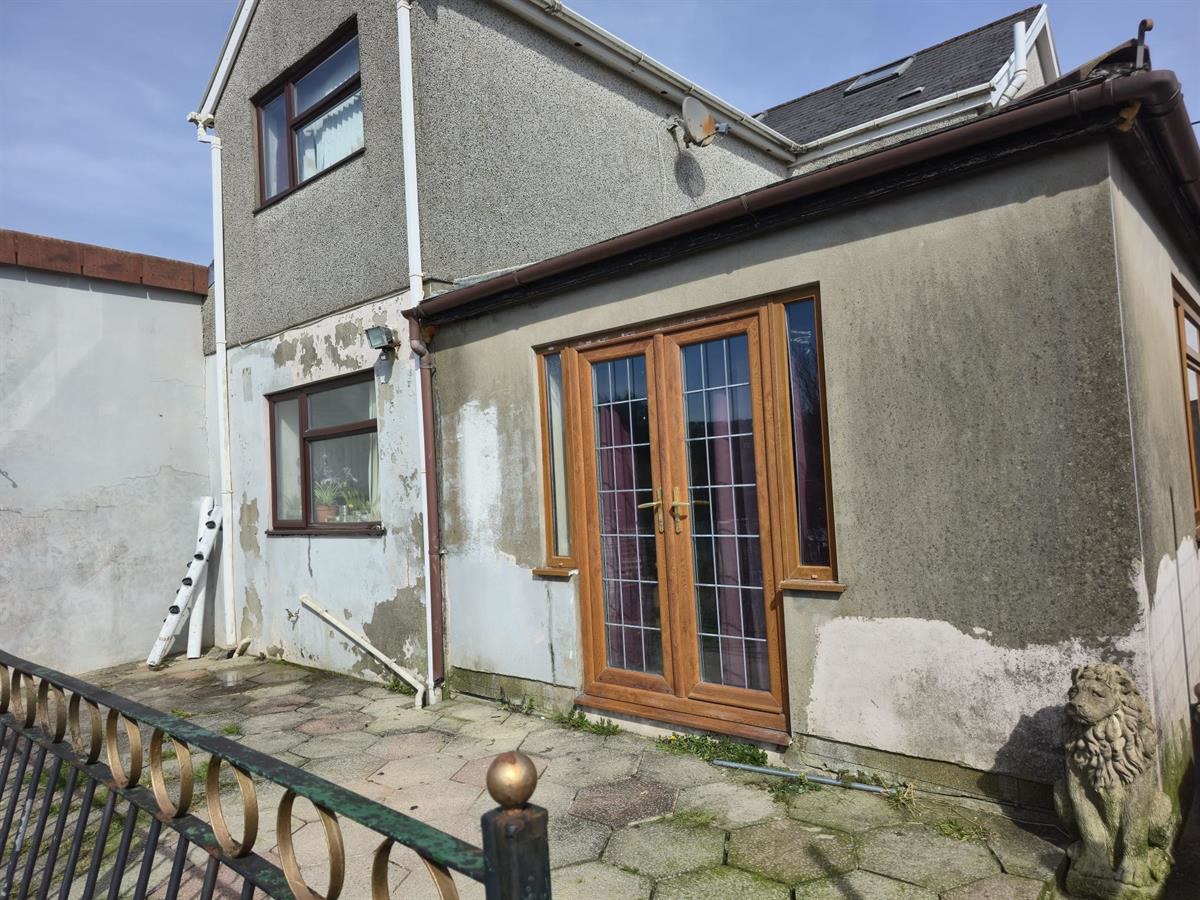 Bridgend Road, Maesteg, photo 17