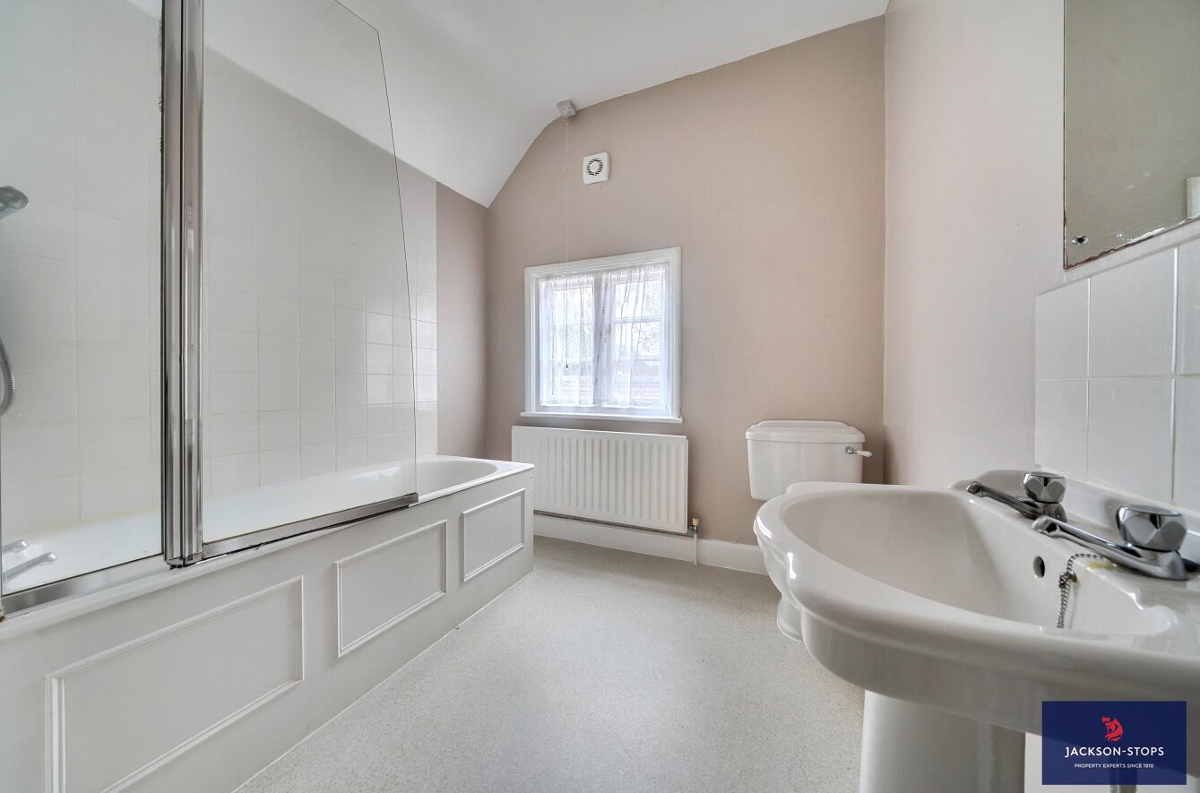 Dukes Cottages, Watling Street, Little Brickhill, Buckinghamshire, MK17, photo 10