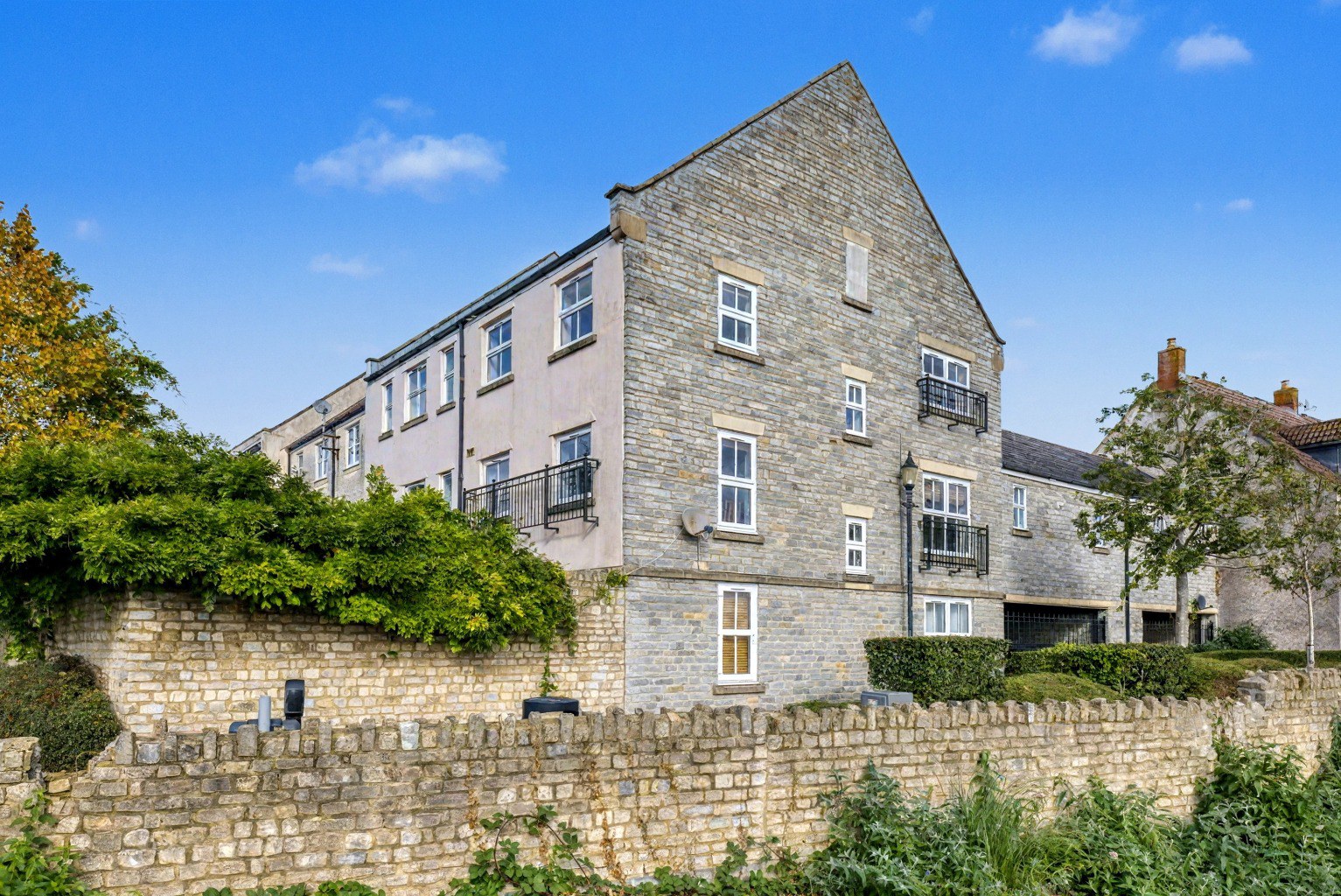 Central Wells, walking distance to all facilities