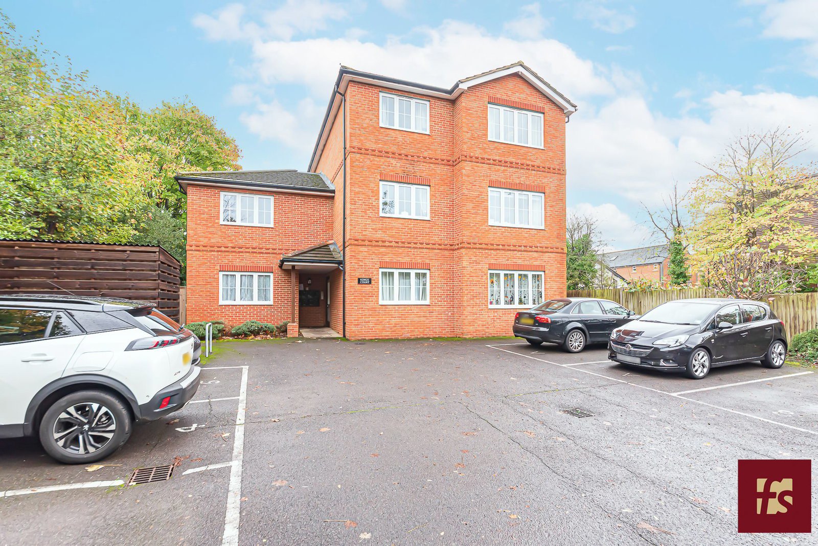 Kings Road, Crowthorne, RG45 7AE