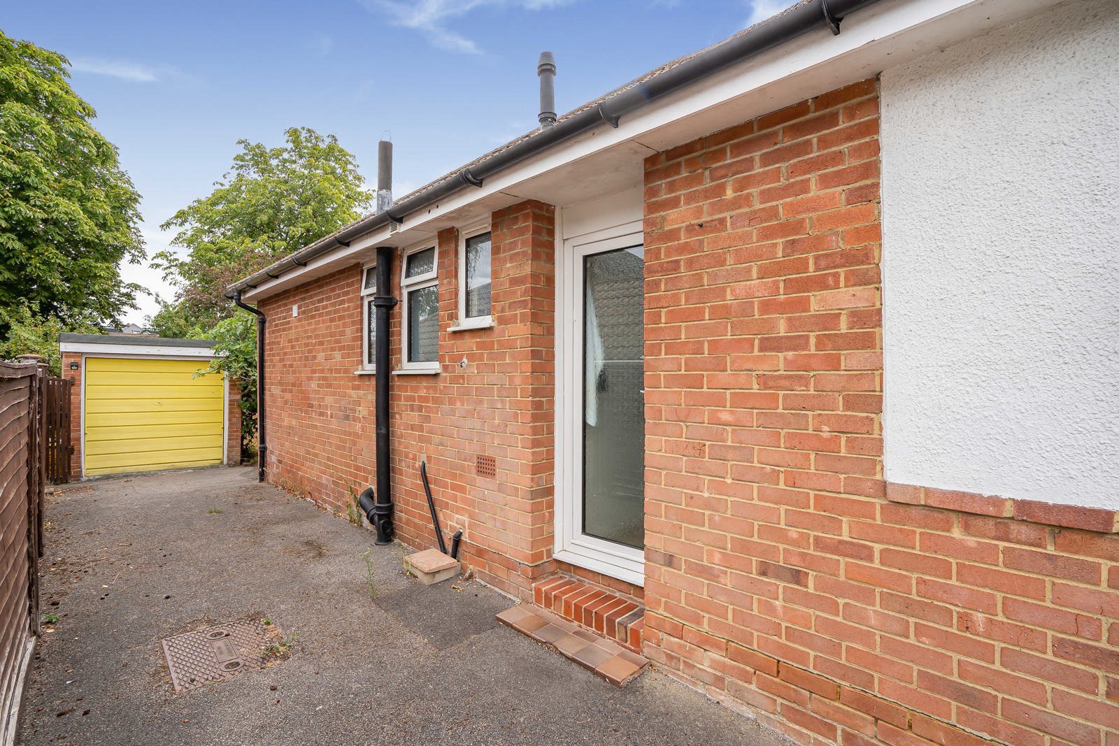 Orchard Close, Normandy, Guildford, Surrey, GU3, photo 2