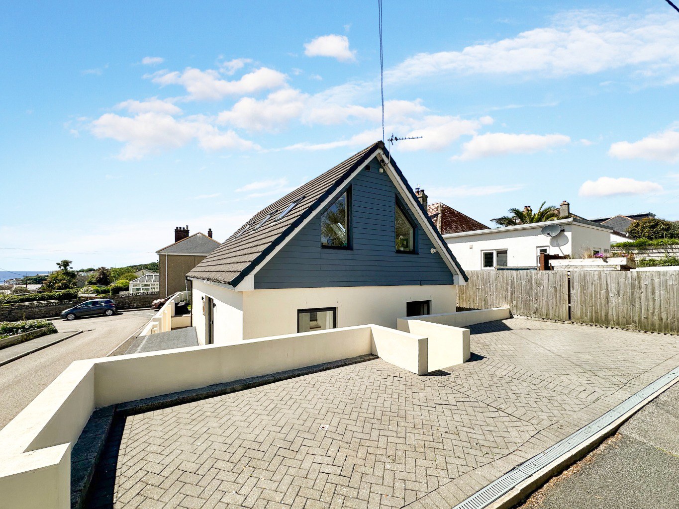 Modern Home Near Village Centre, Porthleven