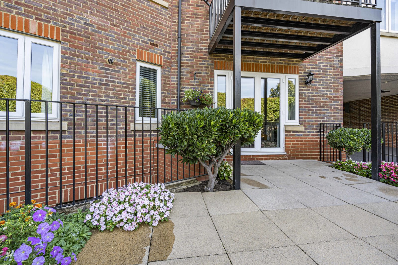 Portsmouth Road, Cobham, Surrey, KT11, photo 8