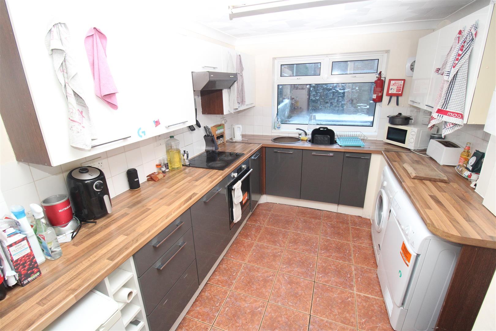 House - Terraced For Rent Birchwood Avenue