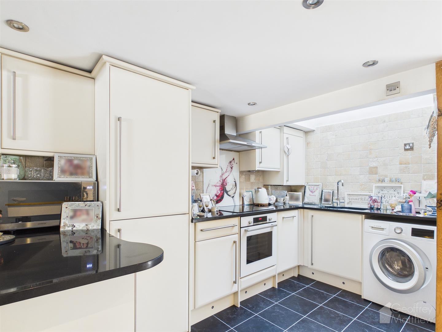 High Street, Roydon, Harlow, photo 4