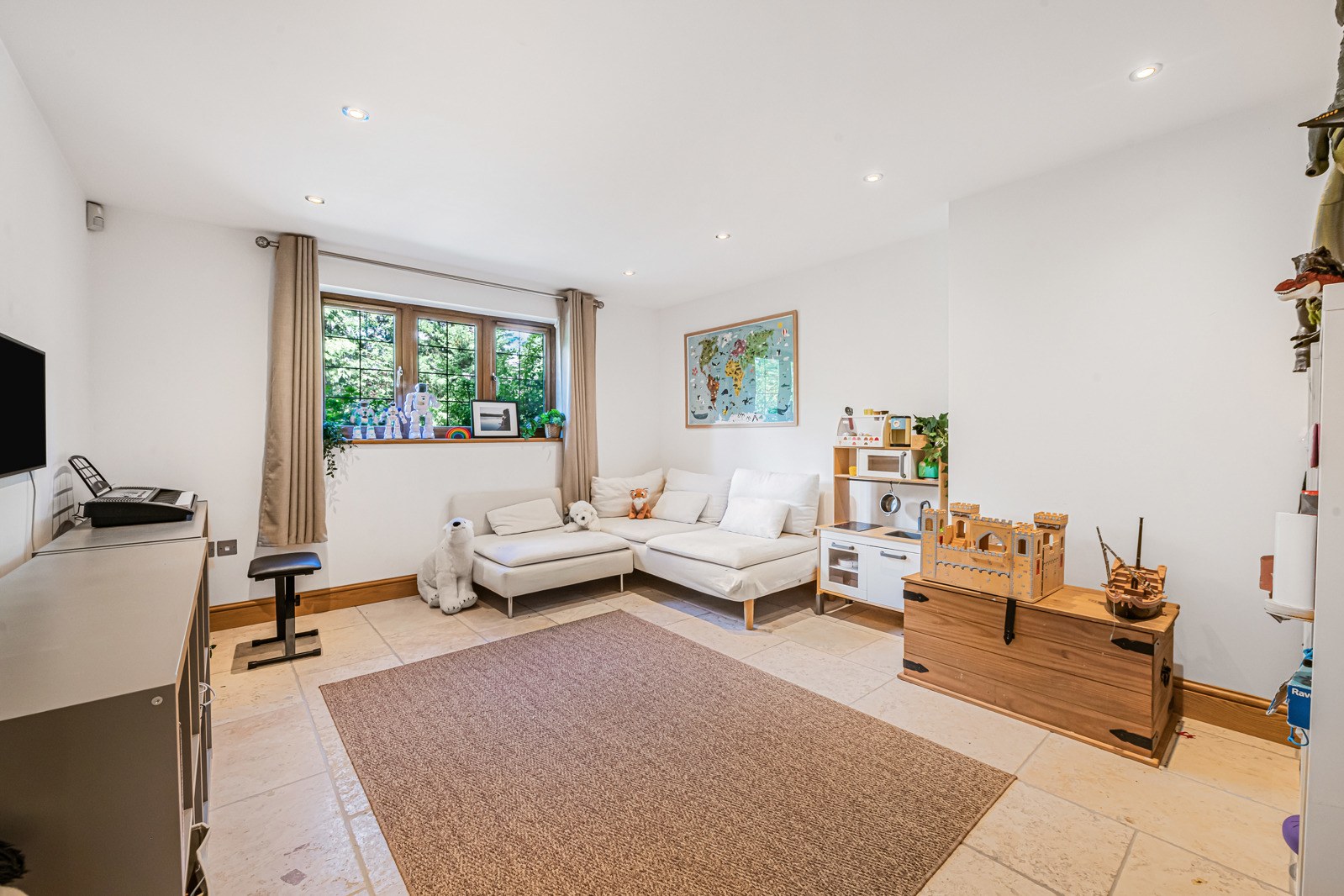 Vale Wood Drive, Lower Bourne, Farnham, Surrey, GU10, photo 8