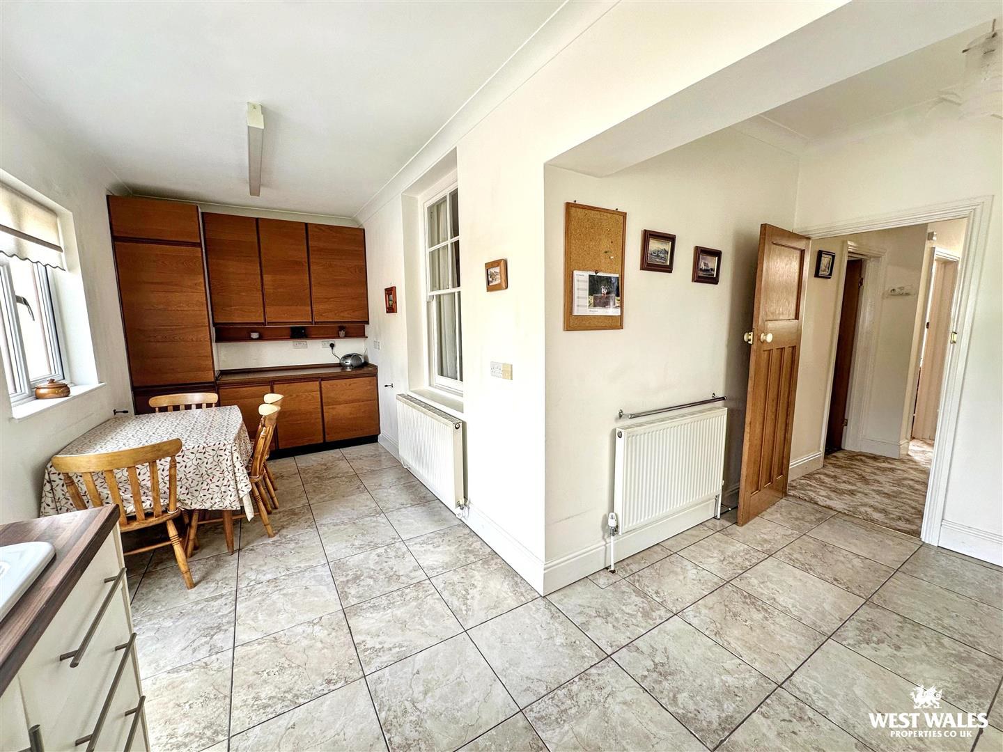 St. Nons Avenue, Carmarthen, photo 6