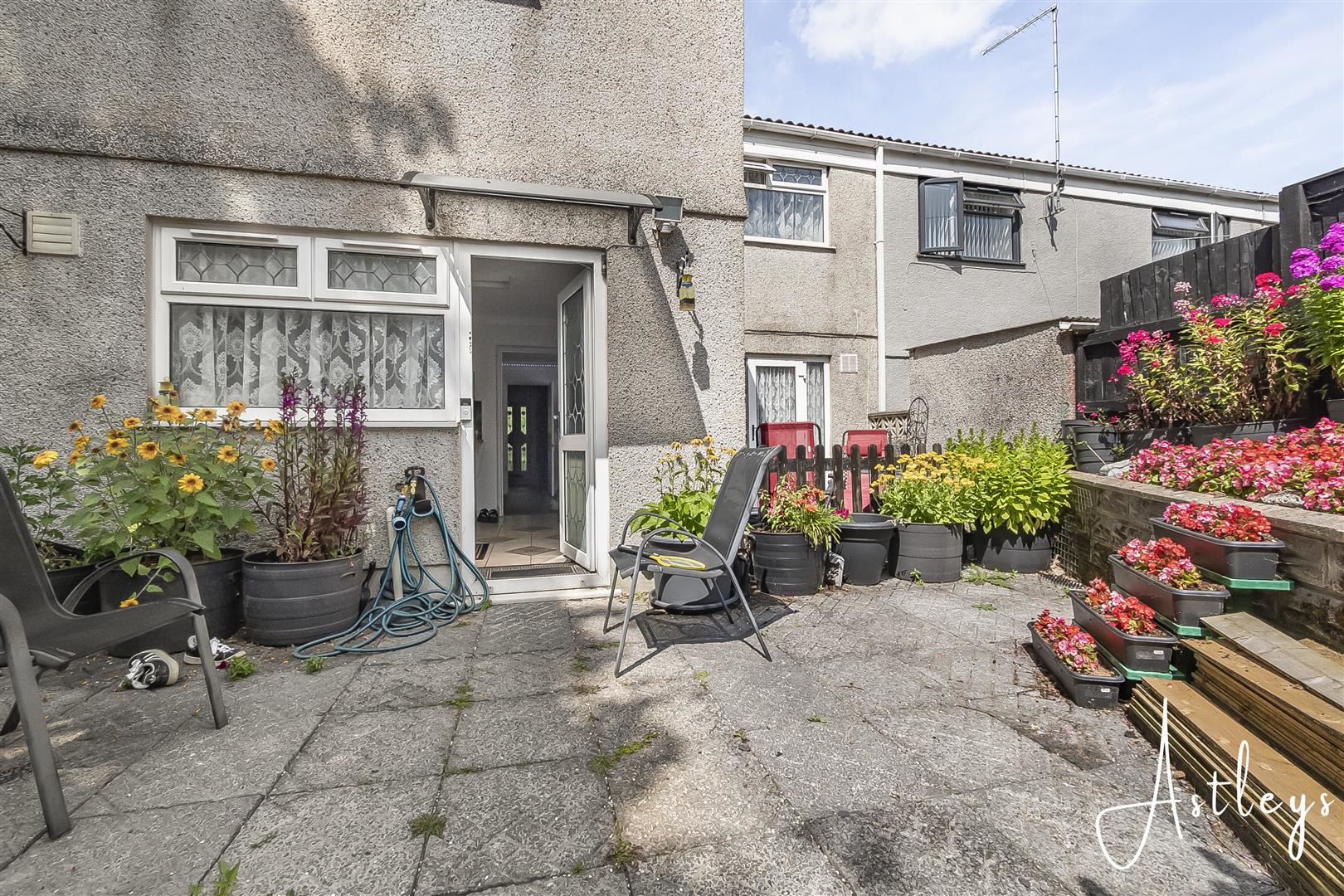 Clas-Yr-Onnen, Waunarlwydd, Swansea, photo 16