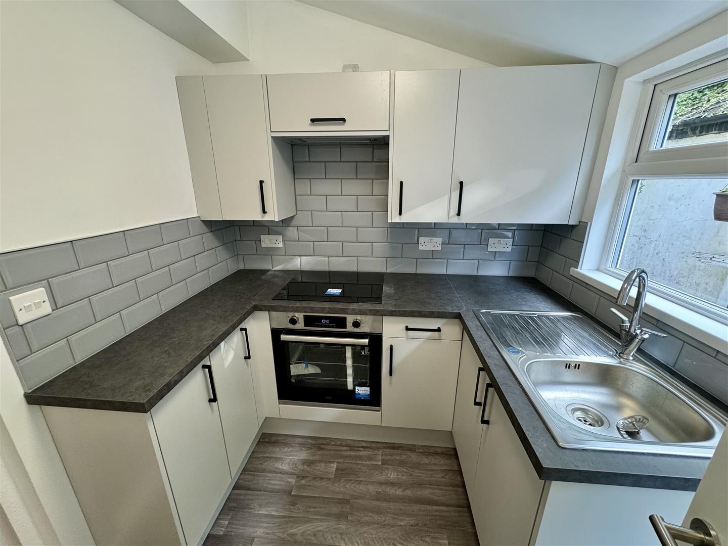 House - Terraced For Rent Mitre Street