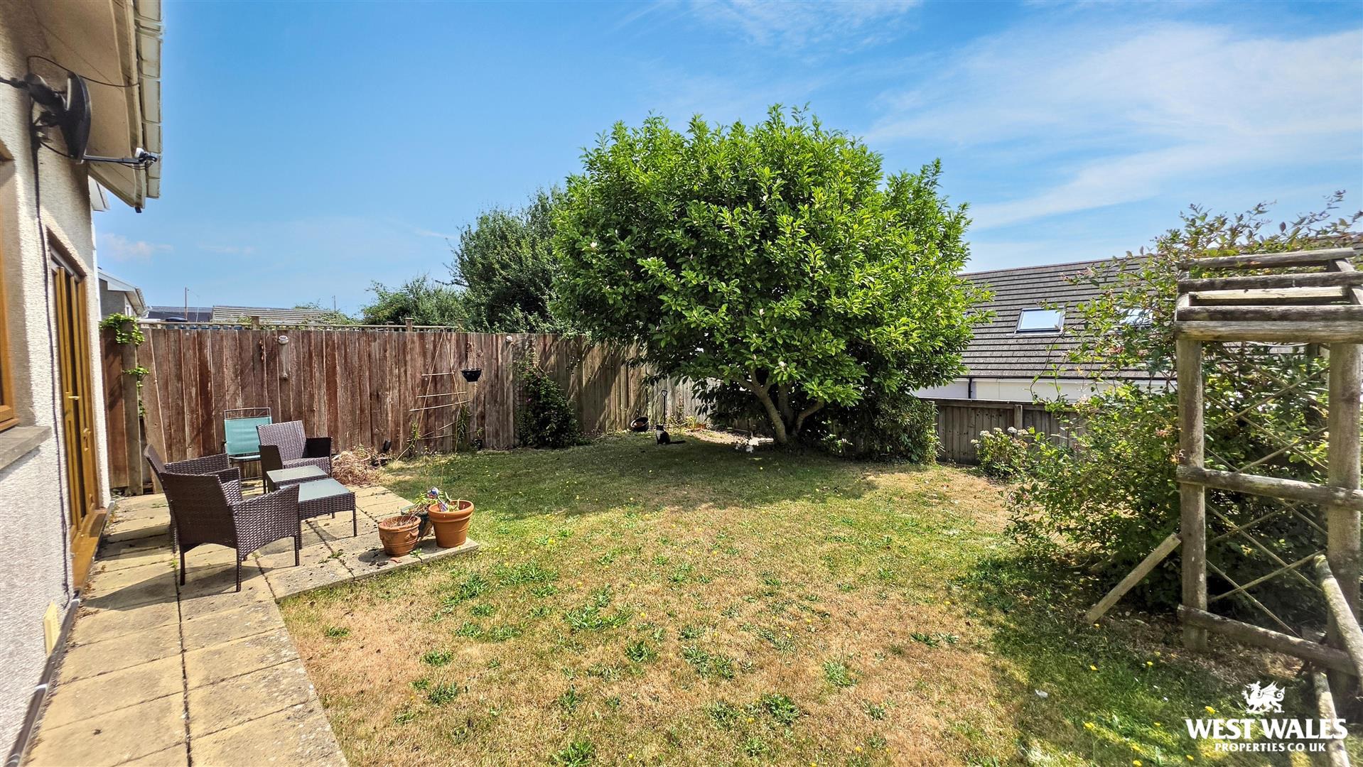 Woodlands Crescent, Milford Haven, photo 4