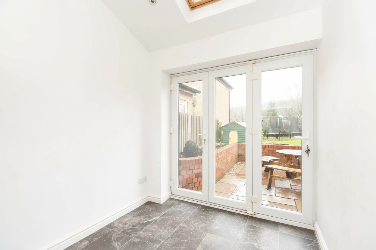 New Road, Holymoorside, S42, photo 13