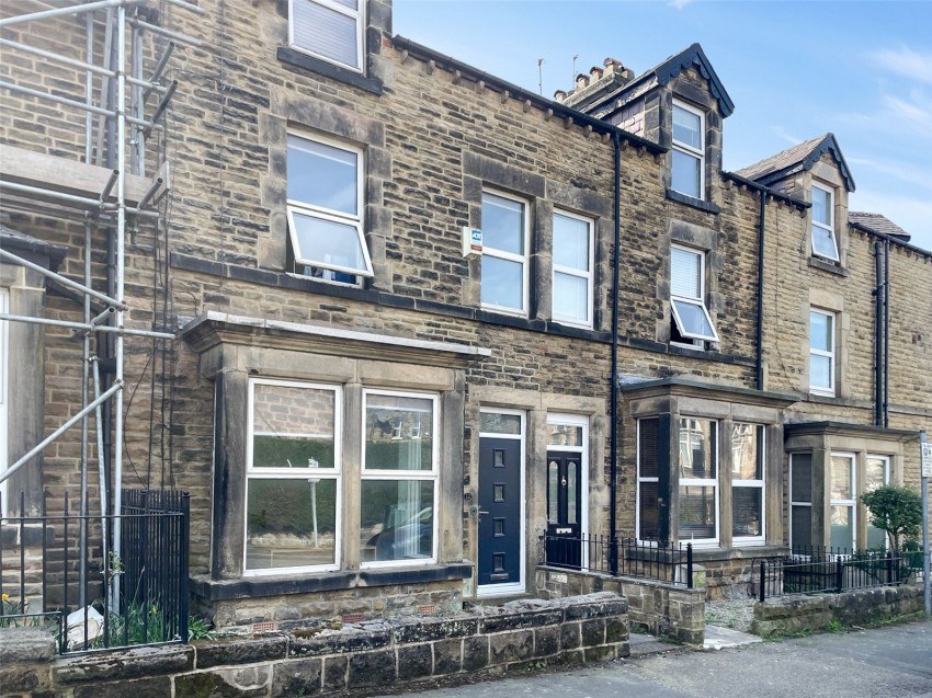 4 bed terraced for sale in Strawberry Dale, Harrogate
